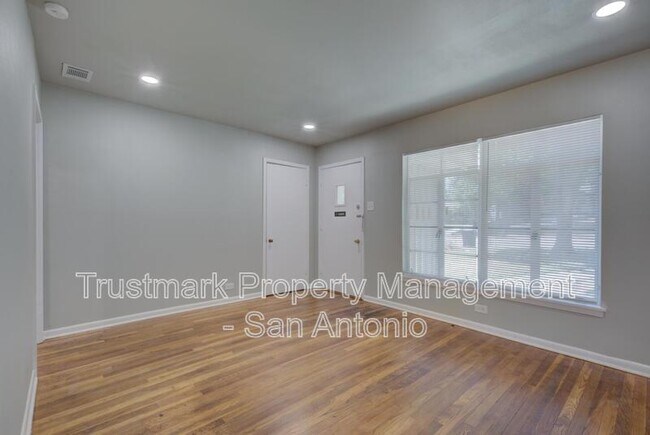 Building Photo - 809 Rittiman Rd