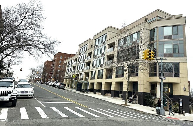 Foto del edificio - 64-05 Yellowstone Blvd