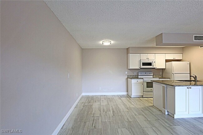 Foto del edificio - 5305 Summerlin Rd