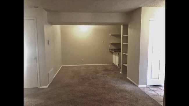 Dining area - 5300 E Cherry Creek South Dr