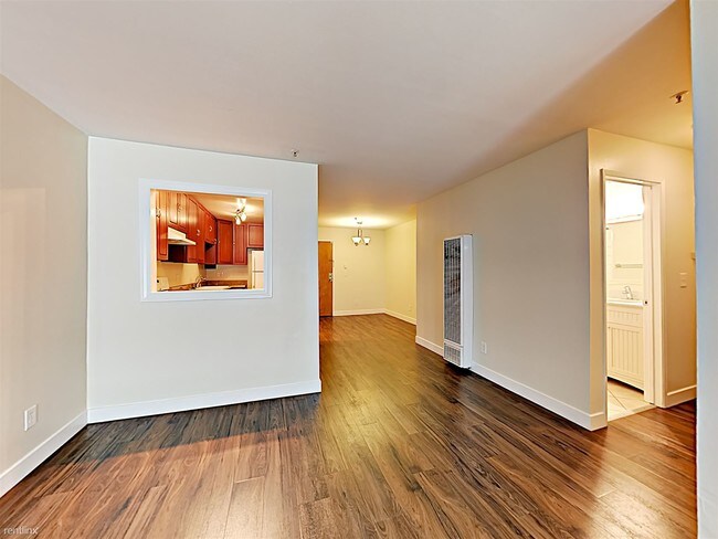 Building Photo - 2 br, 2 bath  - 9700 Mountain Blvd APT 5