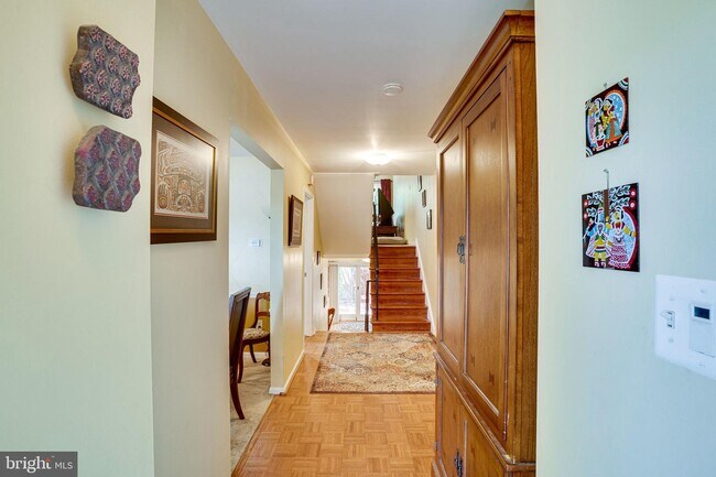 Foto del edificio - 2024 Hopewood Dr