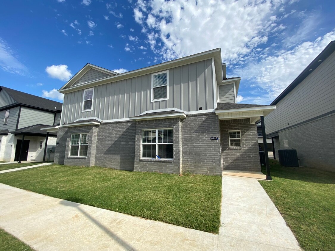 Foto principal - 914 S Benchmark Ln