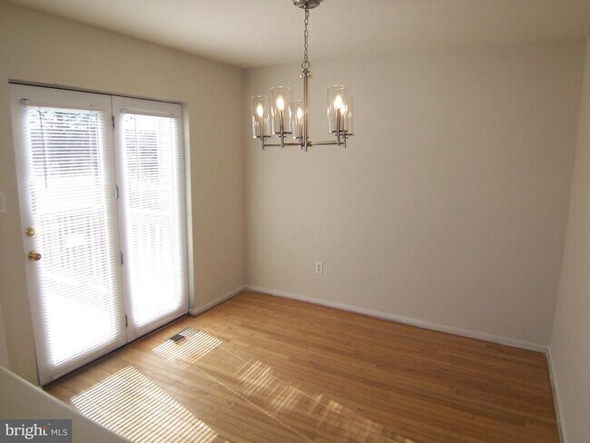 Foto del edificio - 625 Milford Ct