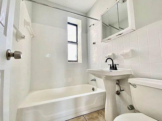 Building Photo - 1 bedroom in New York NY 10034