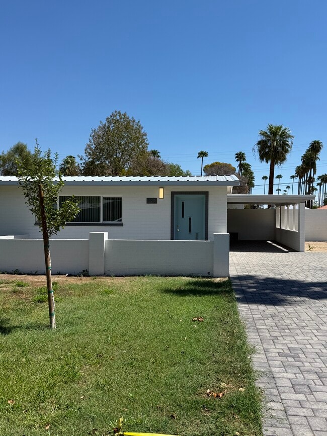 Building Photo - 192 E Vista del Cerro Dr