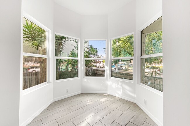 Photo - 1510 E Cesar E Chavez Ave House