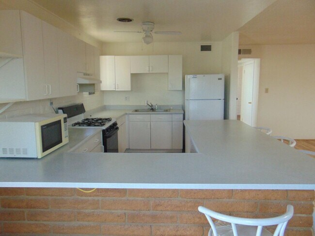 Building Photo - CORNER HOME HUGE LOT!!!