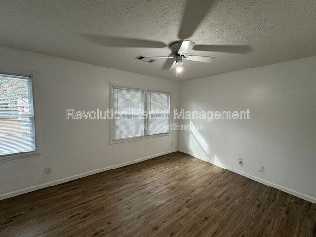 Foto del edificio - 1305 Sweet Pine Dr