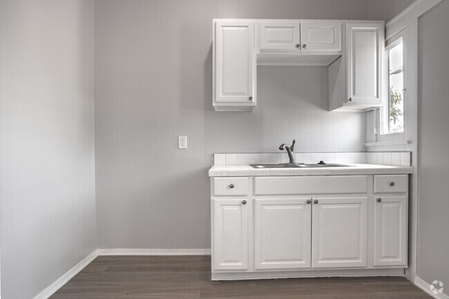 0HAB, 1BA - 400 ft² n.º 206 - 5171 Marathon St.