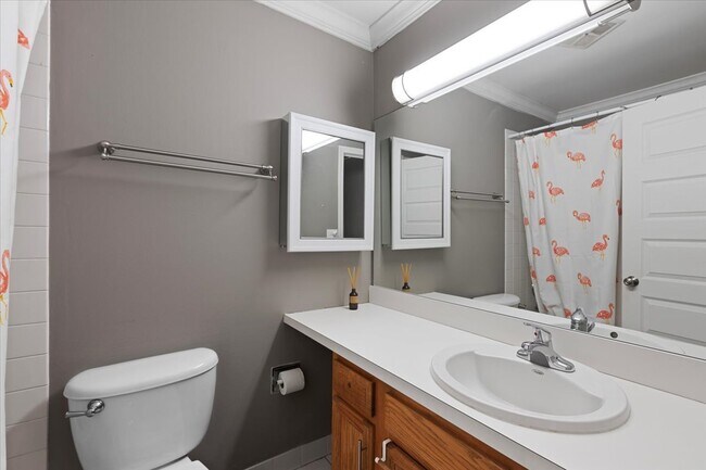 Foto del edificio - 5830 Oakwood Dr