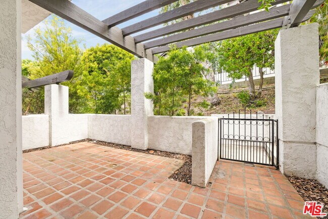 Foto del edificio - 1559 Palisades Dr