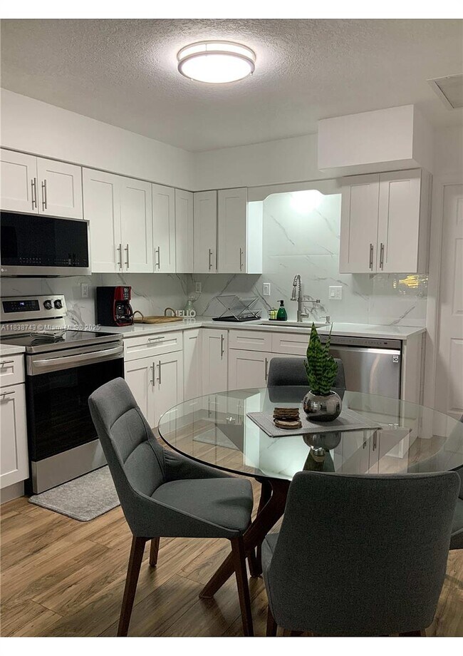 Foto del edificio - 2220 NE 36th St