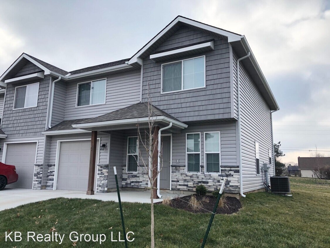 122 SW Little Garden Ln, Blue Springs, MO 64064 House Rental in Blue