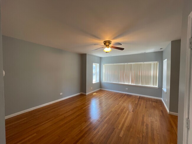 Sala de estar - 731 N Spaulding Ave