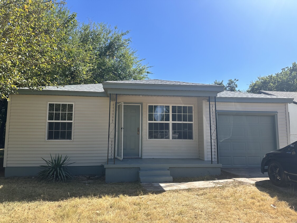 Foto principal - 1706 NW Baldwin Ave
