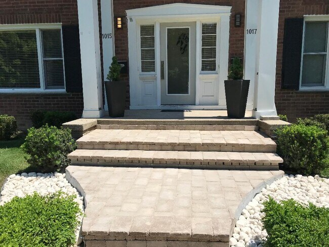 Entrada principal - 1017 Henrietta St