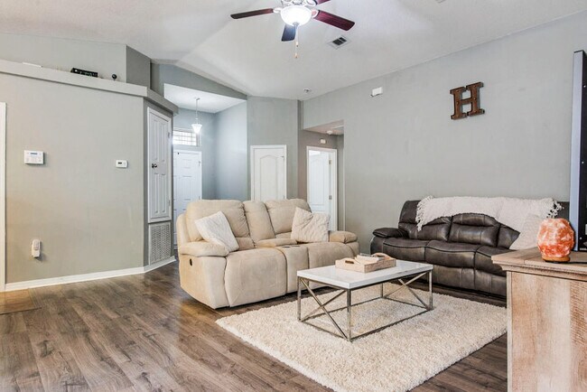 Foto del edificio - 2362 Duncan Ridge Dr