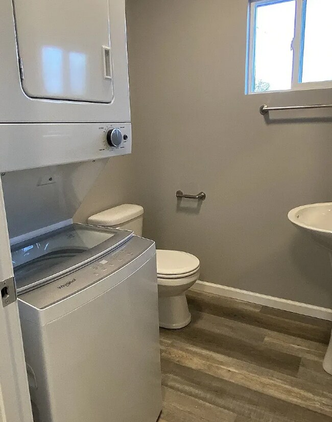 Building Photo - Newly renovated adorable 3 bedroom house c...
