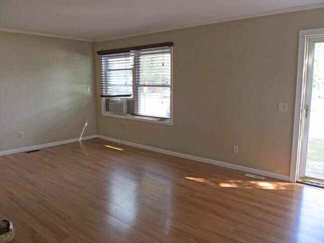 Foto del edificio - MOVE IN SPECIAL 3 Bedroom 1.5 Bath Ranch in Portage