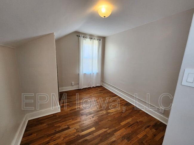 Foto del edificio - 218 21st Ave SW
