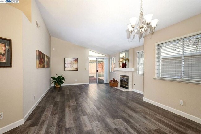 Building Photo - Beautiful Two Bedroom Home in Pleasanton
