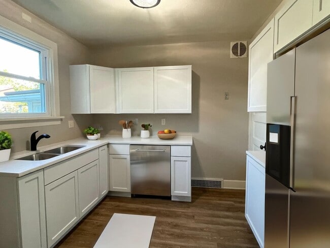 Kitchen - 215 Oak St