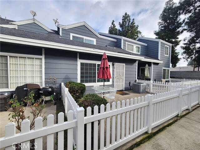 Foto principal - 2239 S Fern Ave
