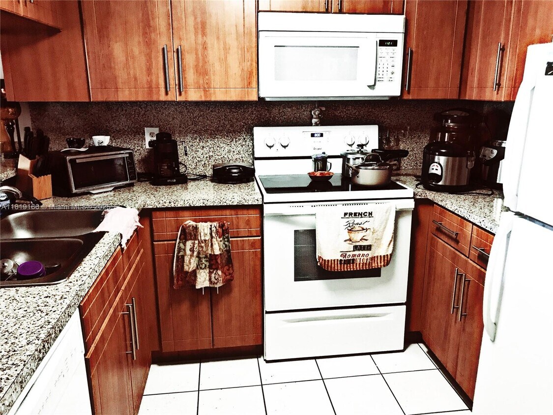 Building Photo - 1082 W 79th St