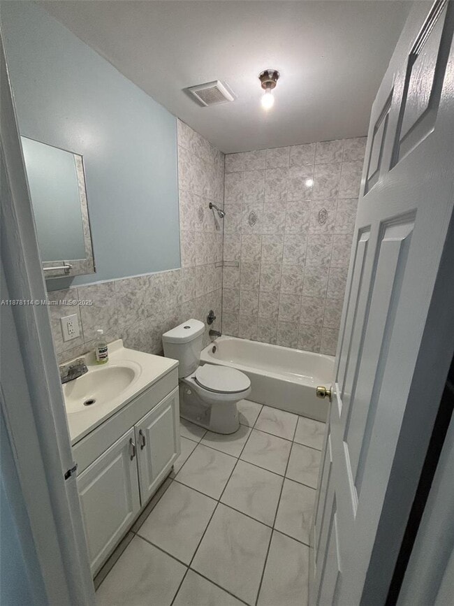 Foto del edificio - 384 NW 93rd St
