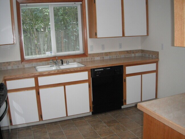 Foto del edificio - Charming Single-Level Home in Desirable Felida – 4 Bed, 2 Bath