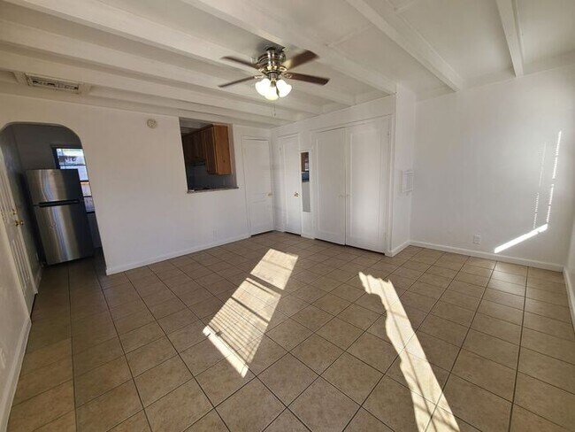 Building Photo - 1513 E Glenn St