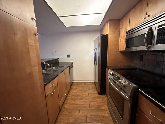 Foto del edificio - 540 N May