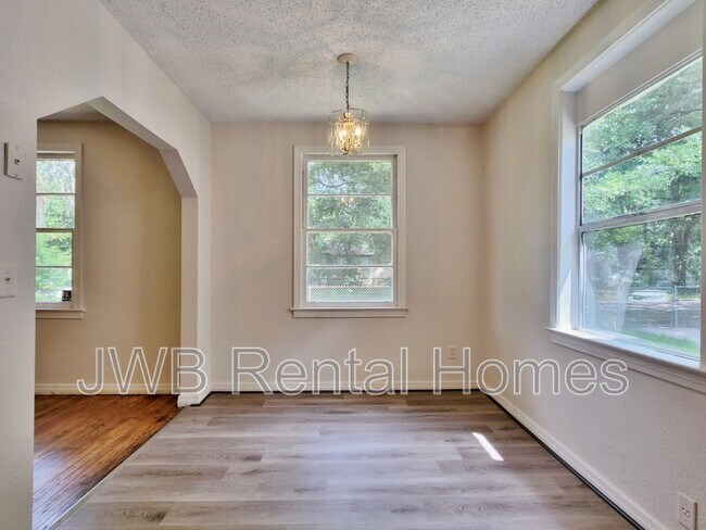 Building Photo - 8973 Van Buren Ave