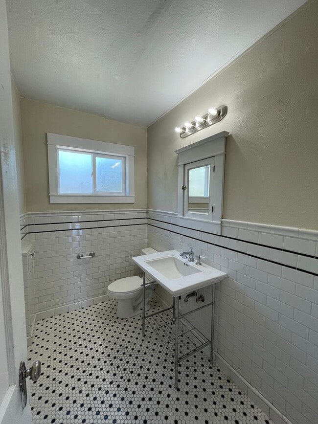 Building Photo - 1443 Worden Ave