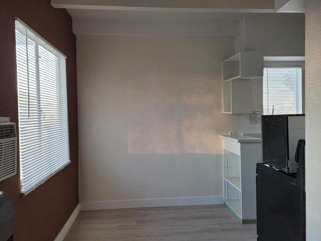 Building Photo - 411 S 11th St