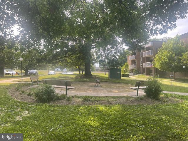 Foto del edificio - 2301 Greenery Ln