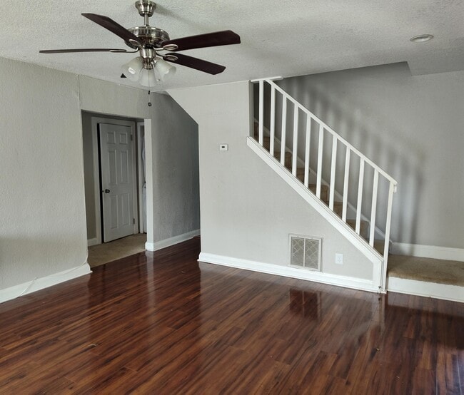 Building Photo - 1121 Elk Ave