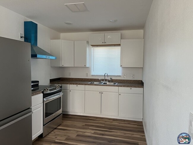 Building Photo - 1108 C.N.Perry Ave