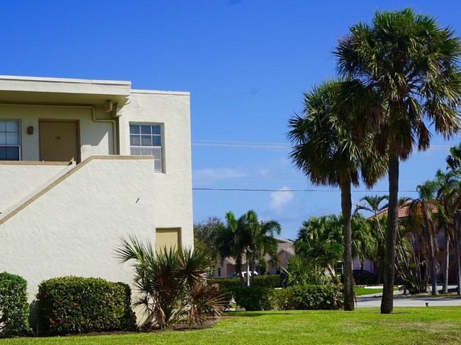 Building Photo - Villa Rica Apartments