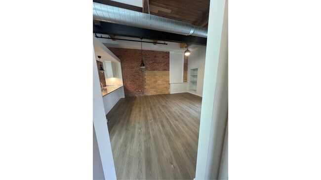 Building Photo - Beautiful 1 bed 1 bath plus den