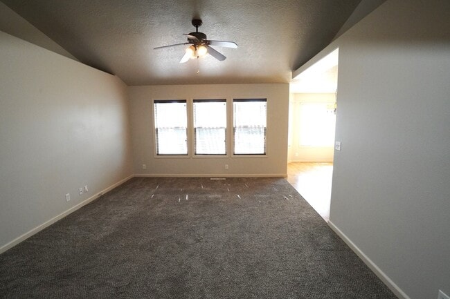 Foto del edificio - 1445 W Silver Salmon Dr