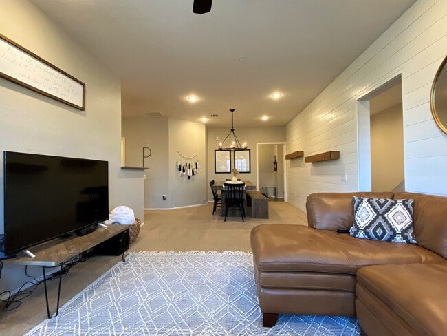 Building Photo - 4685 Apulia Dr
