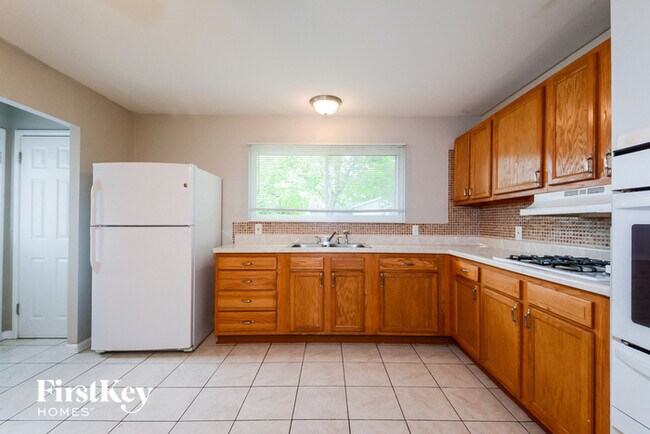 Building Photo - 2540 Yorkshire Dr
