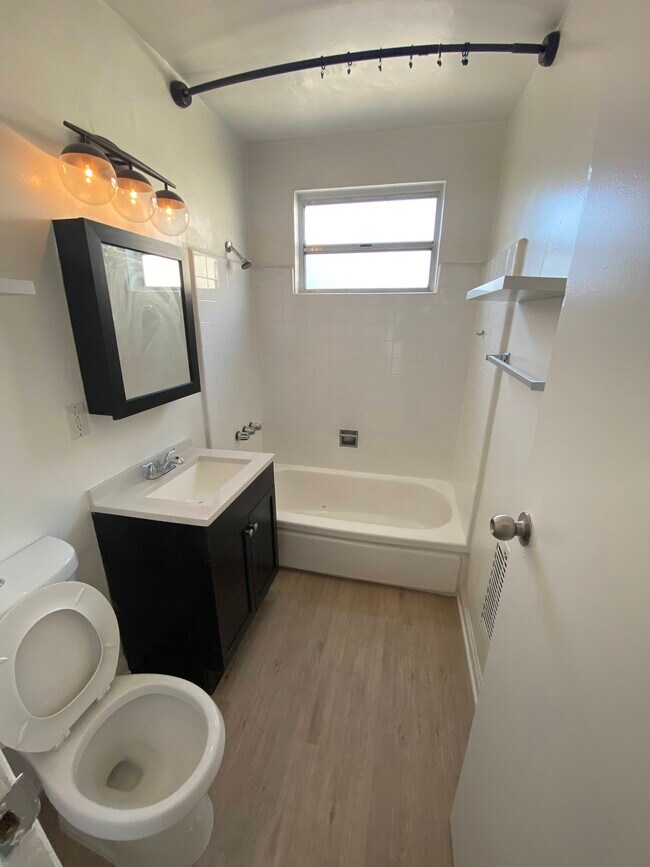 Foto del edificio - 2225 Branden St