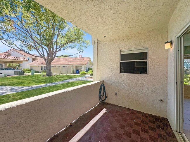 Foto del edificio - Beautifully updated 2 bed/2bath in the Sum...