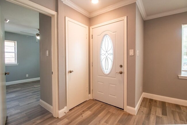Building Photo - Remodeled & Updated Home w/ Patio Deck & Big Backyard & All Appliances Included