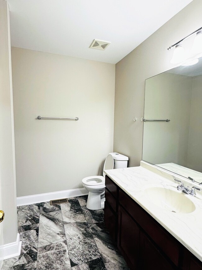 Building Photo - 751 Cherry Creek Dr