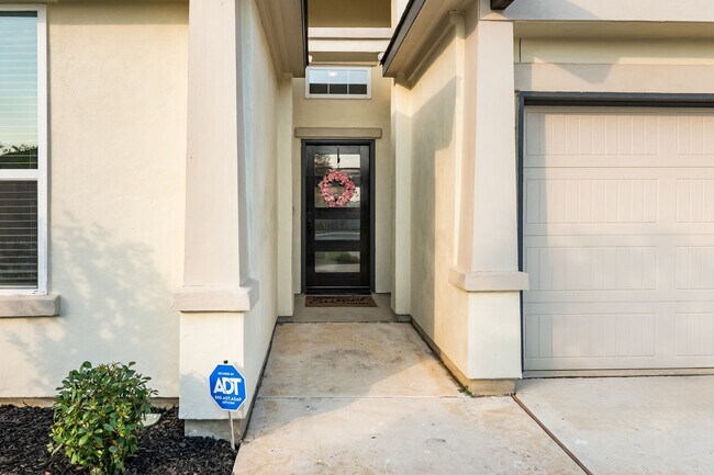 Foto del edificio - 16622 Daylight Ln