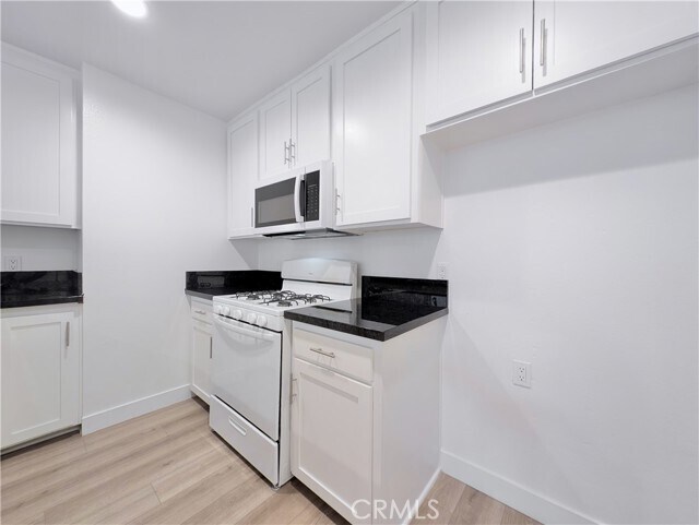 Foto del edificio - 17312 Chatsworth St